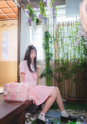 《美丽教师》