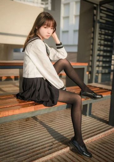 边吃奶边弄进去呻吟动视频