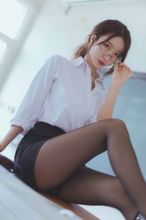 嫩模被强到高潮呻吟不断